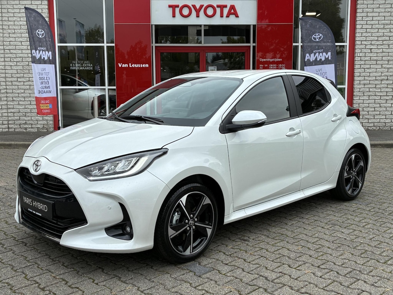 Toyota Yaris - HYBRID 130 EXECUTIVE NIEUW & DIRECT LEVERBAAR!! KEYLESS BLIND-SPOT PARKSENSOREN STOEL/STUU - AutoWereld.nl