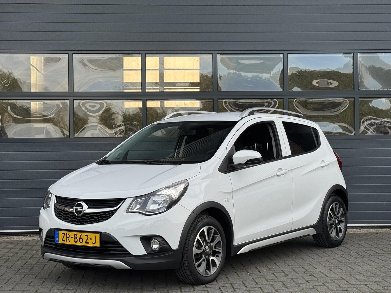 Opel Karl - 1.0 ROCKS ONLINE EDITION I APPLE CARPLAY I LICHT METALEN VELGEN I CRUISE CONTROL - AutoWereld.nl