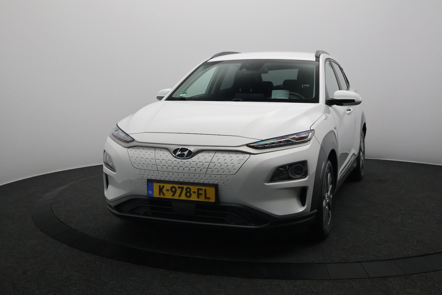 Hyundai Kona Electric - EV Fashion 64 kWh 3- Fase SOH 95,2% | Warmtepomp | Camera | Navigatie | Head-Up Display - AutoWereld.nl