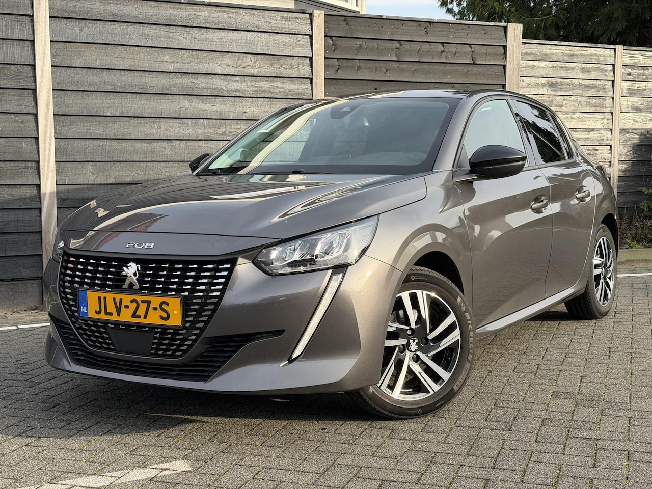 Peugeot 208 - Allure Pack 1.2 PureTech 100PK Navigatie, Achteruitrijcamera, Keyless, Stoelverwarming, Ad - AutoWereld.nl