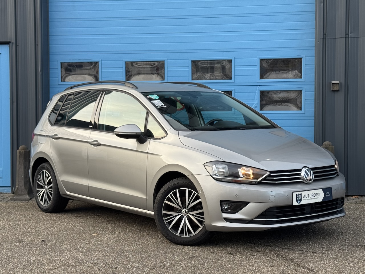 Volkswagen Golf Sportsvan - 1.2 TSI Highline GRATIS Afleverpakket! | Stoelverwarming | Adaptieve Cruise Control | - AutoWereld.nl