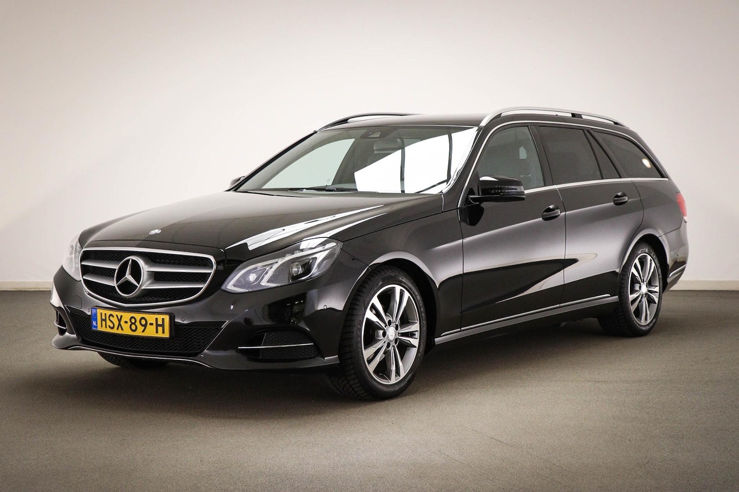 Mercedes-Benz E-klasse Estate - 200 Ambition Elegance | LED | STOELVERWARMING | NAVIGATIE | TREKHAAK - AutoWereld.nl