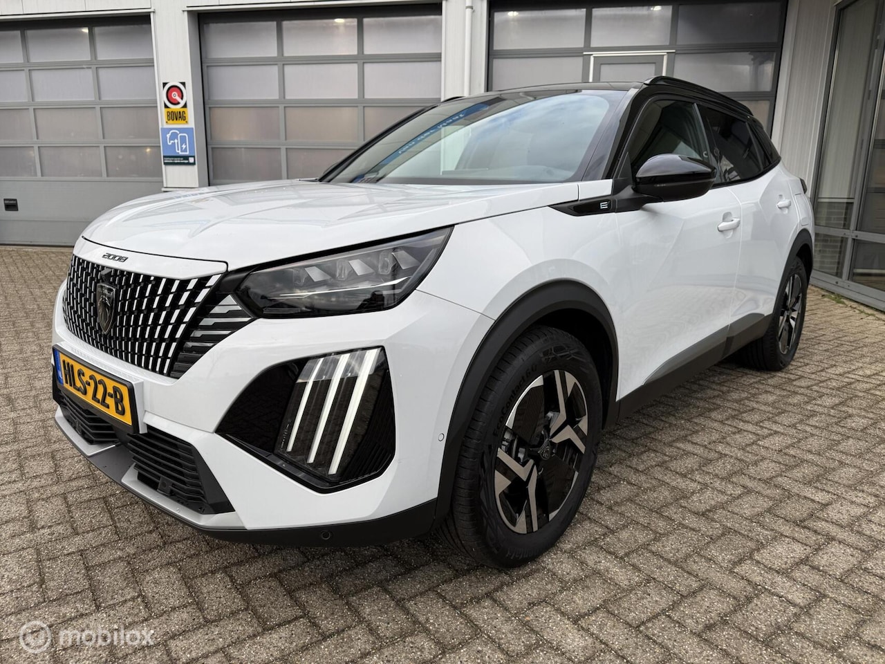 Peugeot e-2008 - EV GT AVANTAGE 54 kWh 156 PK RIJKLAAR PRIJS - AutoWereld.nl