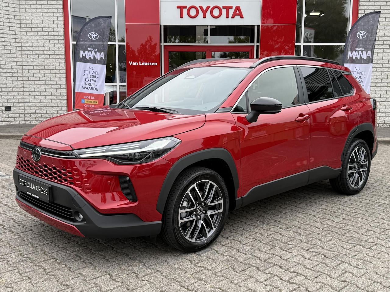 Toyota Corolla Cross - HYBRID 140 DYNAMIC NIEUW! ANDROID/APPLE STOEL/STUURVERW. DODEHOEK P-SENSOREN CAMERA - AutoWereld.nl