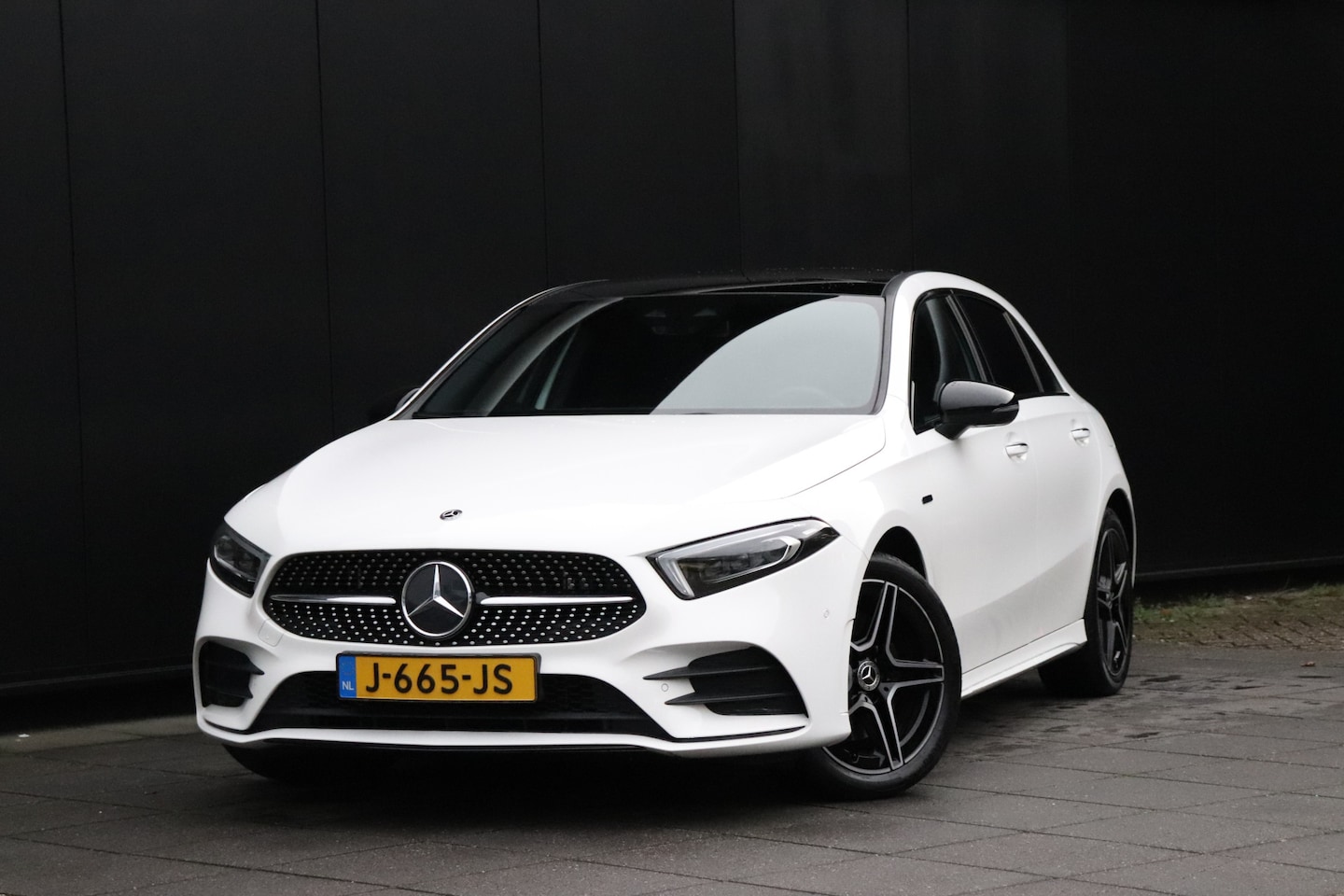 Mercedes-Benz A-klasse - 250 e AMG | MEMORY | PANO-DAK | SPORTSTOELEN | TREKHAAK | CAMERA | STOELVERW. | - AutoWereld.nl