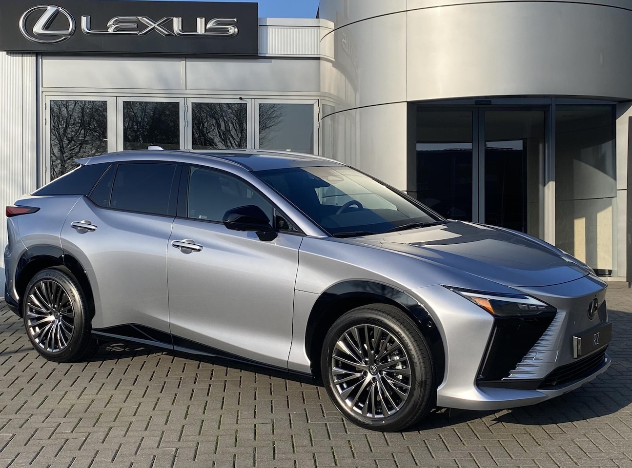 Lexus RZ - 350e 35th Edition 77 kWh NIEUW DIRECT LEVERBAAR HUD STOELVENT 20" LM-VELGEN INFRAROOD-VERW - AutoWereld.nl