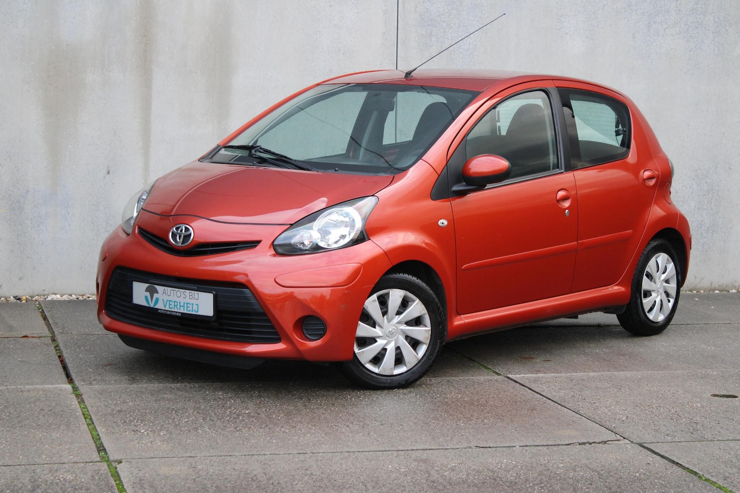 Toyota Aygo - 1.0 VVT-i Comfort Orange / 5-DRS / AIRCO / 1e EIGENAAR - AutoWereld.nl