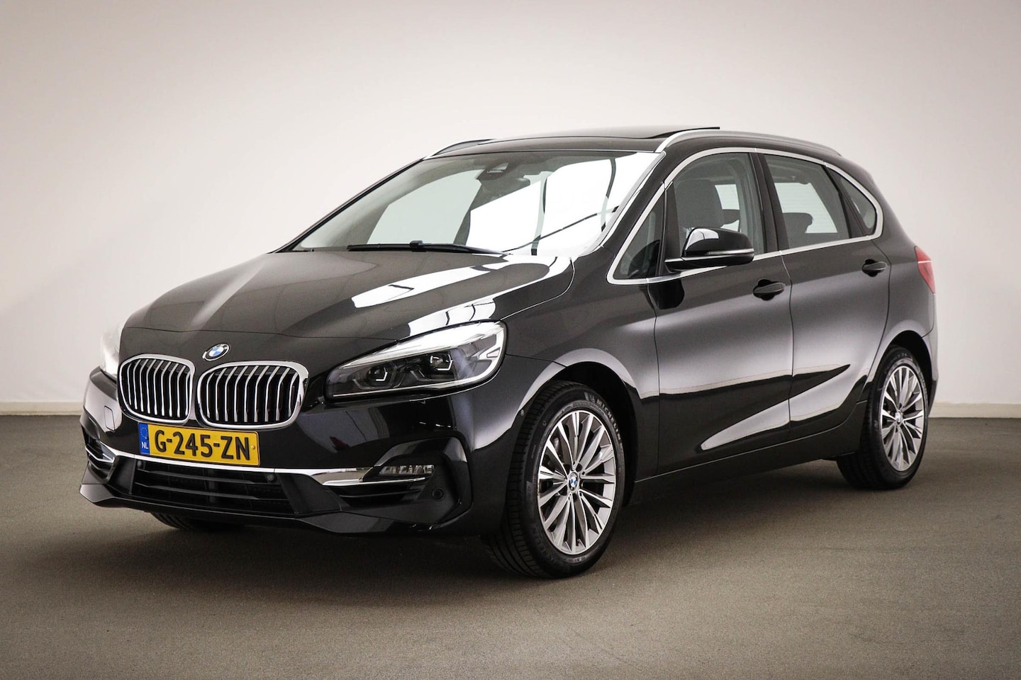BMW 2-serie Active Tourer - 218i High Executive Edition | PANORAMADAK | LEDER | STOELVERWARMING | CAMERA - AutoWereld.nl