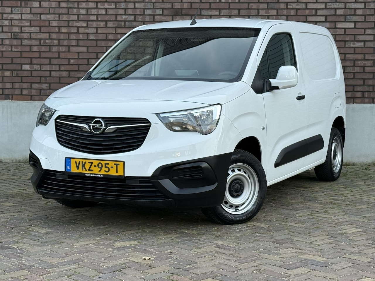 Opel Combo - 1.5D L1H1 / Navigatie + Apple CarPlay-Android / ALL-Season banden / Laadruimte Betimmering - AutoWereld.nl