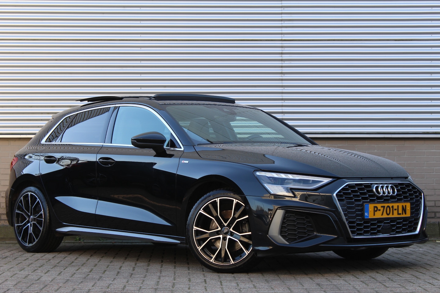 Audi A3 Sportback - 35 TFSI edition one | Trekhaak | Panoramadak | Adaptieve Cruise | Matrix | Navigatie - AutoWereld.nl