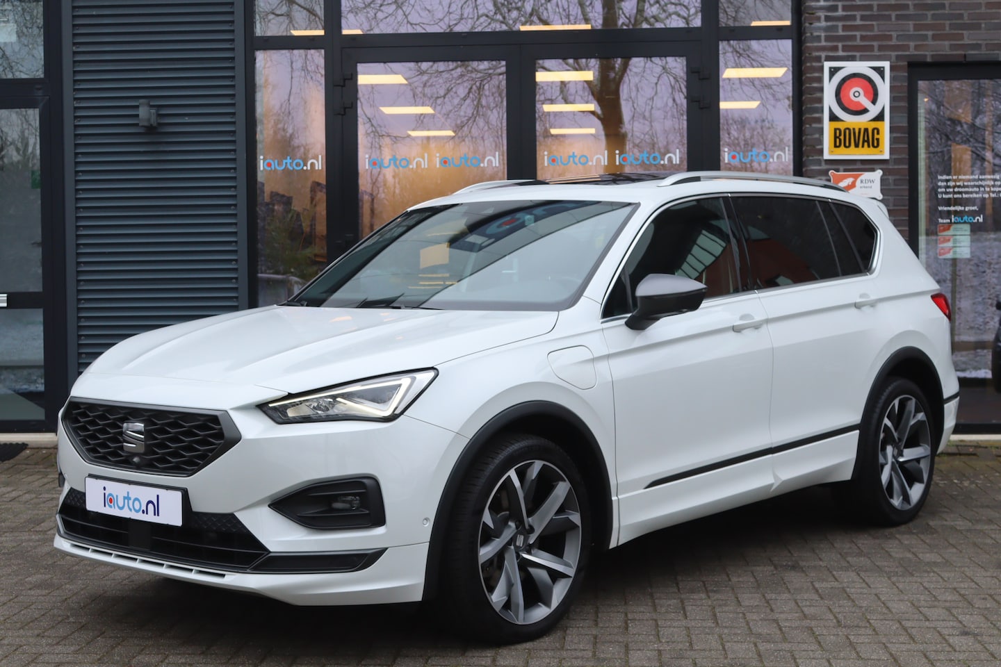 SEAT Tarraco - 1.4 TSI e-Hybrid PHEV FR Pano/Leder/DCC/ACC/360/Keyless/Elek. stoel/Dode-hoek/20" - AutoWereld.nl