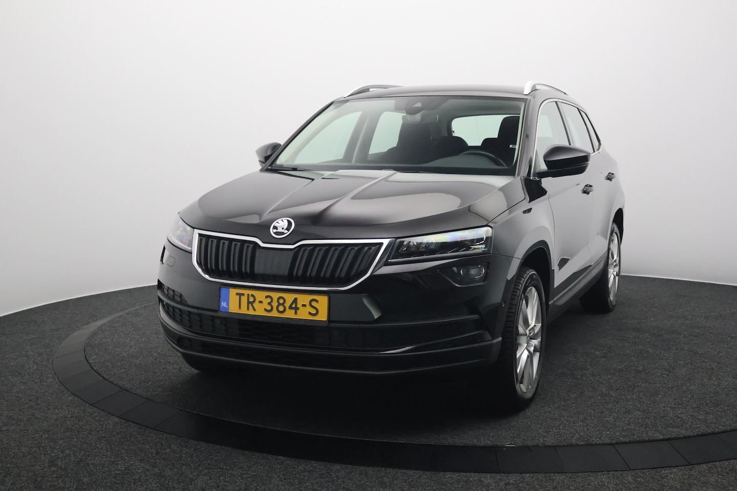 Skoda Karoq - 1.6 TDI Style Business | Led | Sfeerverlichting | Camera | Navigatie | Carplay&Android - AutoWereld.nl
