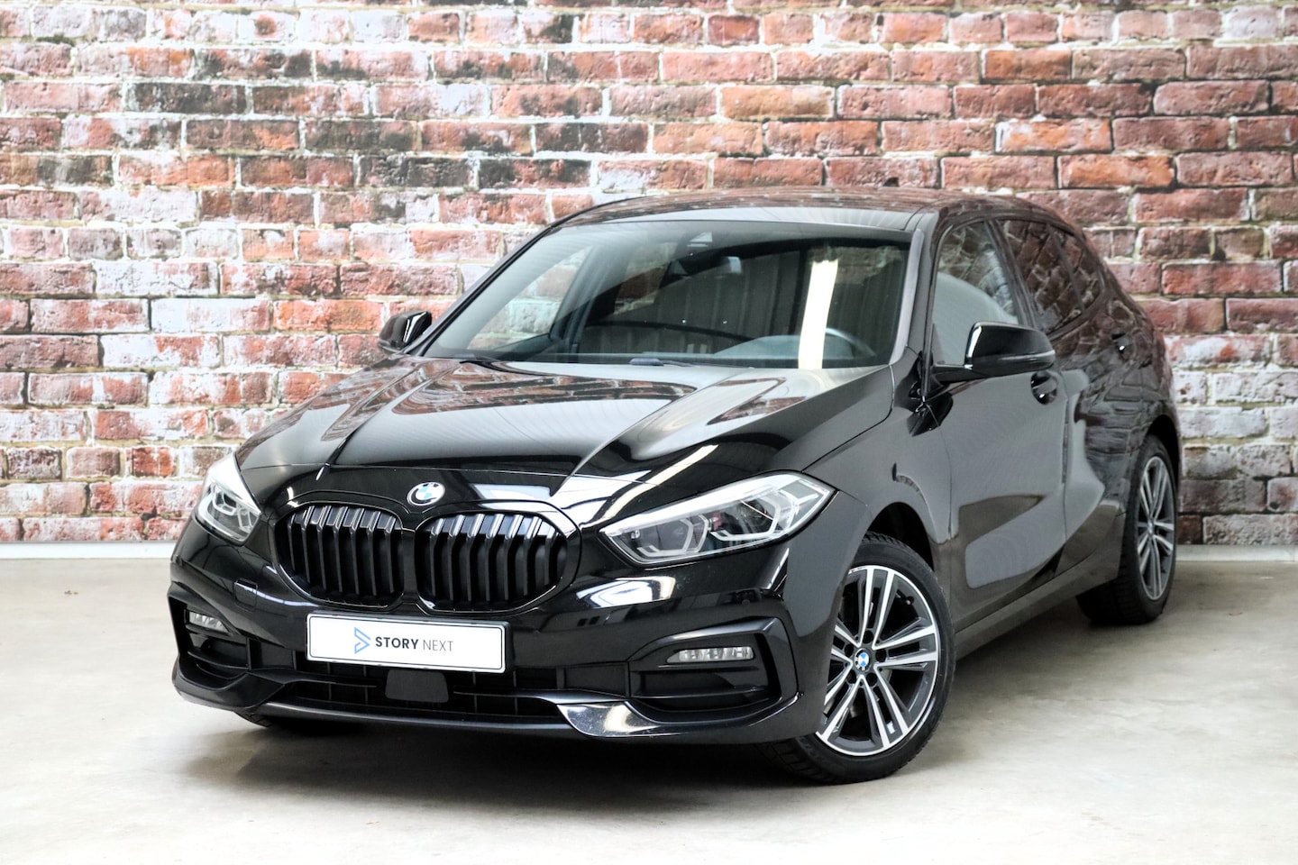 BMW 1-serie - 118i High Executive Sport Line Automaat / Live Cockpit Professional / Achteruitrijcamera / - AutoWereld.nl