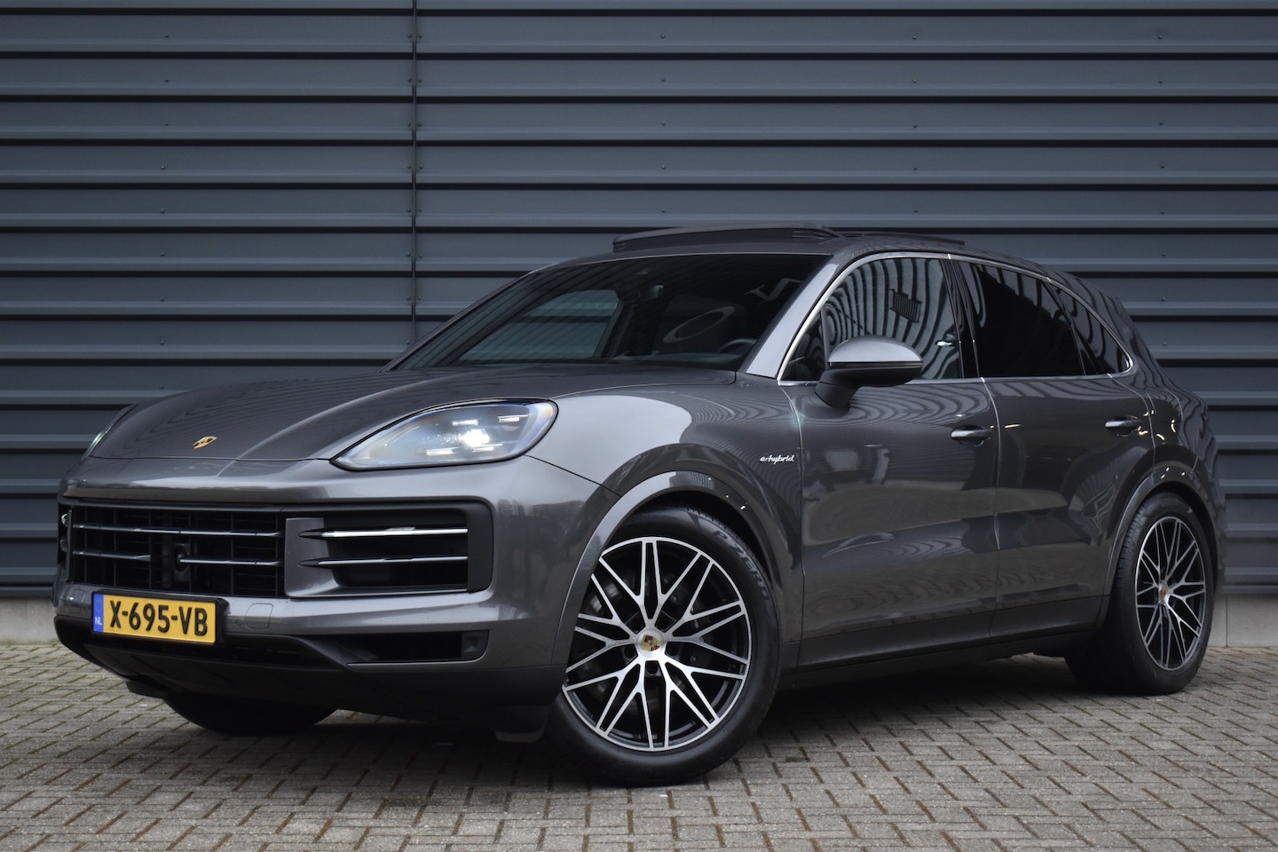 Porsche Cayenne - 3.0 E-Hybrid 470pk Sport Chrono | Panorama | Matrix | ACC | 21'' Wielen | Bose | Trekhaak - AutoWereld.nl