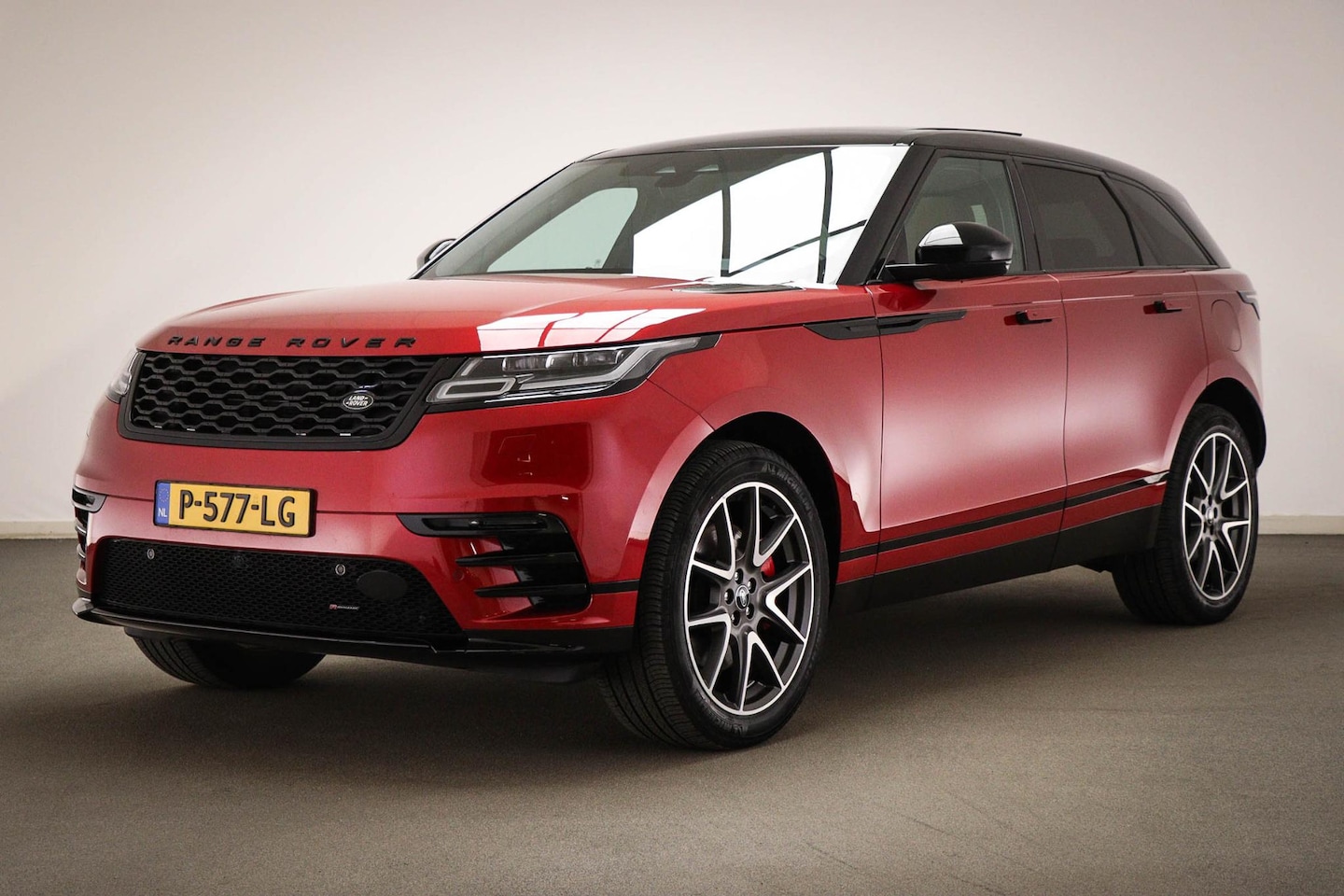 Land Rover Range Rover Velar - 2.0 P400e R-Dynamic HSE | PANORAMADAK | STOELVENTILATIE | STUURVERWARMING | MERIDIAN SIGNA - AutoWereld.nl