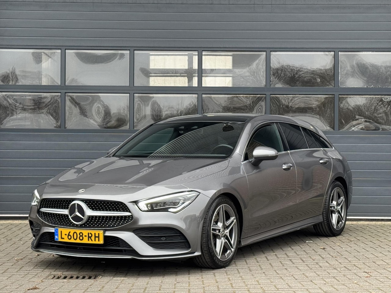 Mercedes-Benz CLA-klasse Shooting Brake - 200 BUSINESS SOLUTION AMG I SFEERVERLICHTING I SCHUIFDAK I MEMORY SEATS I P-CAMERA - AutoWereld.nl
