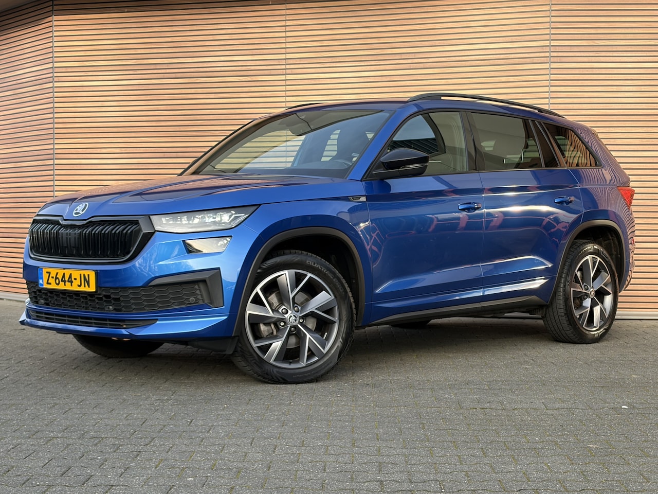 Skoda Kodiaq - 1.5 TSI Sportline Business 7p. Carplay / Trekhaak / Camera / Adpt Cruise / Led enz - AutoWereld.nl