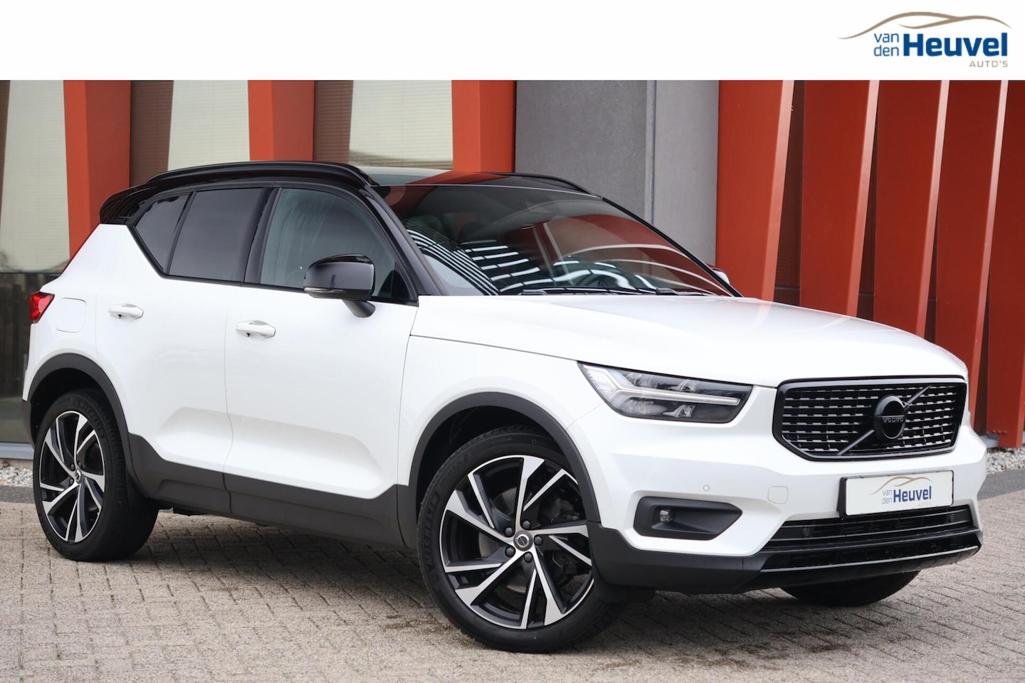 Volvo XC40 - T4 Recharge R-Design | Parkeercamera | Glossy Black | 20 INCH | Keyless - AutoWereld.nl