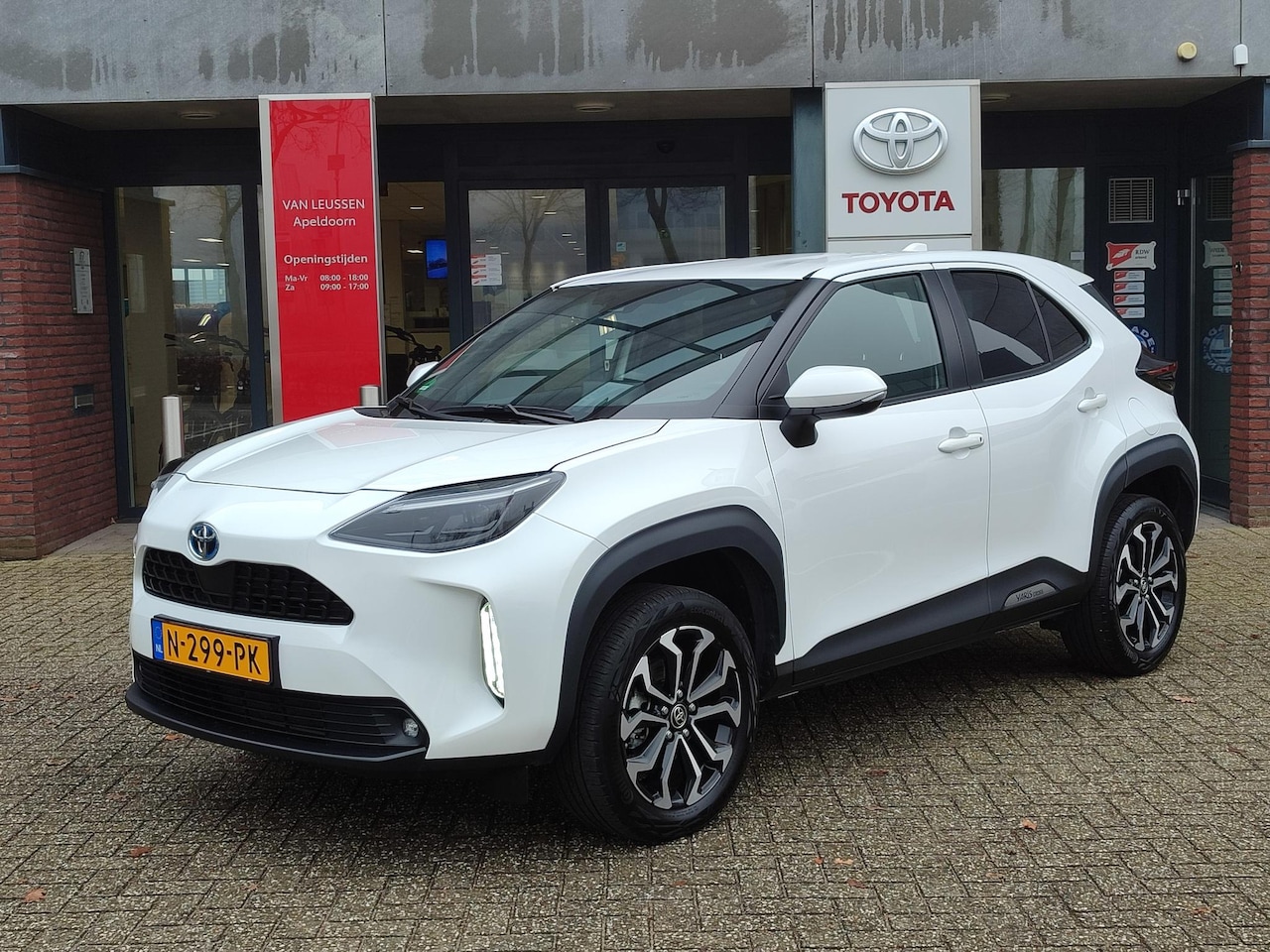 Toyota Yaris Cross - 1.5 Hybrid FIRST EDITION NL-AUTO 1E-EIG KEYLESS NAVI CLIMA AD-CRUISE LED 17'' LM-VELGEN CA - AutoWereld.nl