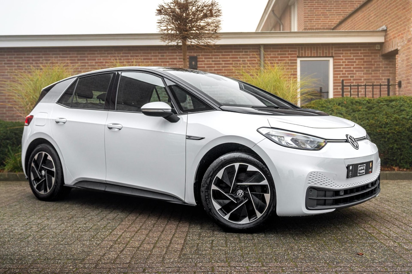 Volkswagen ID.3 - First 58 kWh 350 Km Actieradius BTW 1e Eig Adaptive Sfeerverlichting Stoelverwarming 18'' - AutoWereld.nl