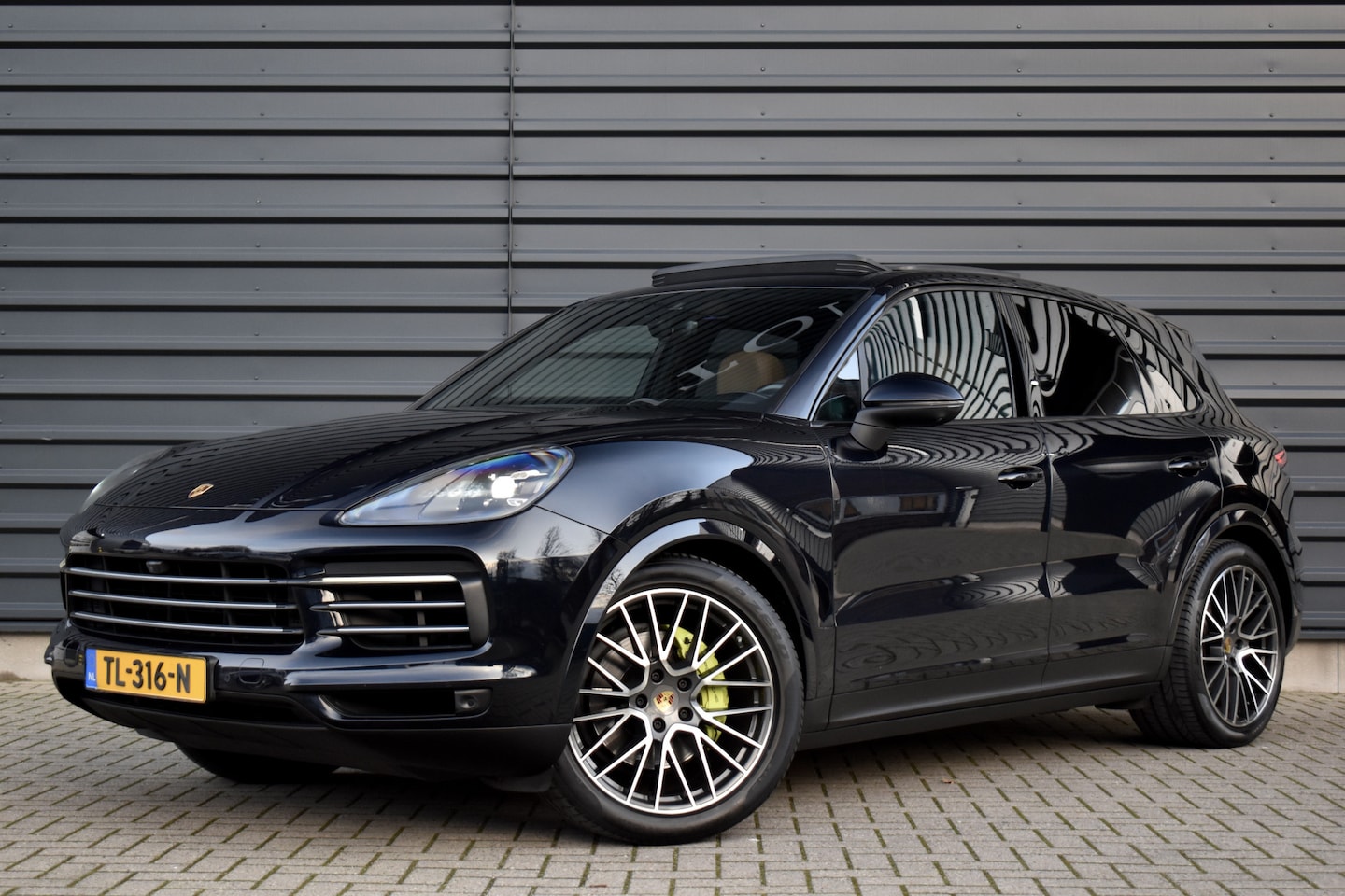 Porsche Cayenne - 3.0 E-Hybrid 462pk Sport Chrono | Pano | Trekhaak | 360 Camera | Bose | Stuurverwarming | - AutoWereld.nl
