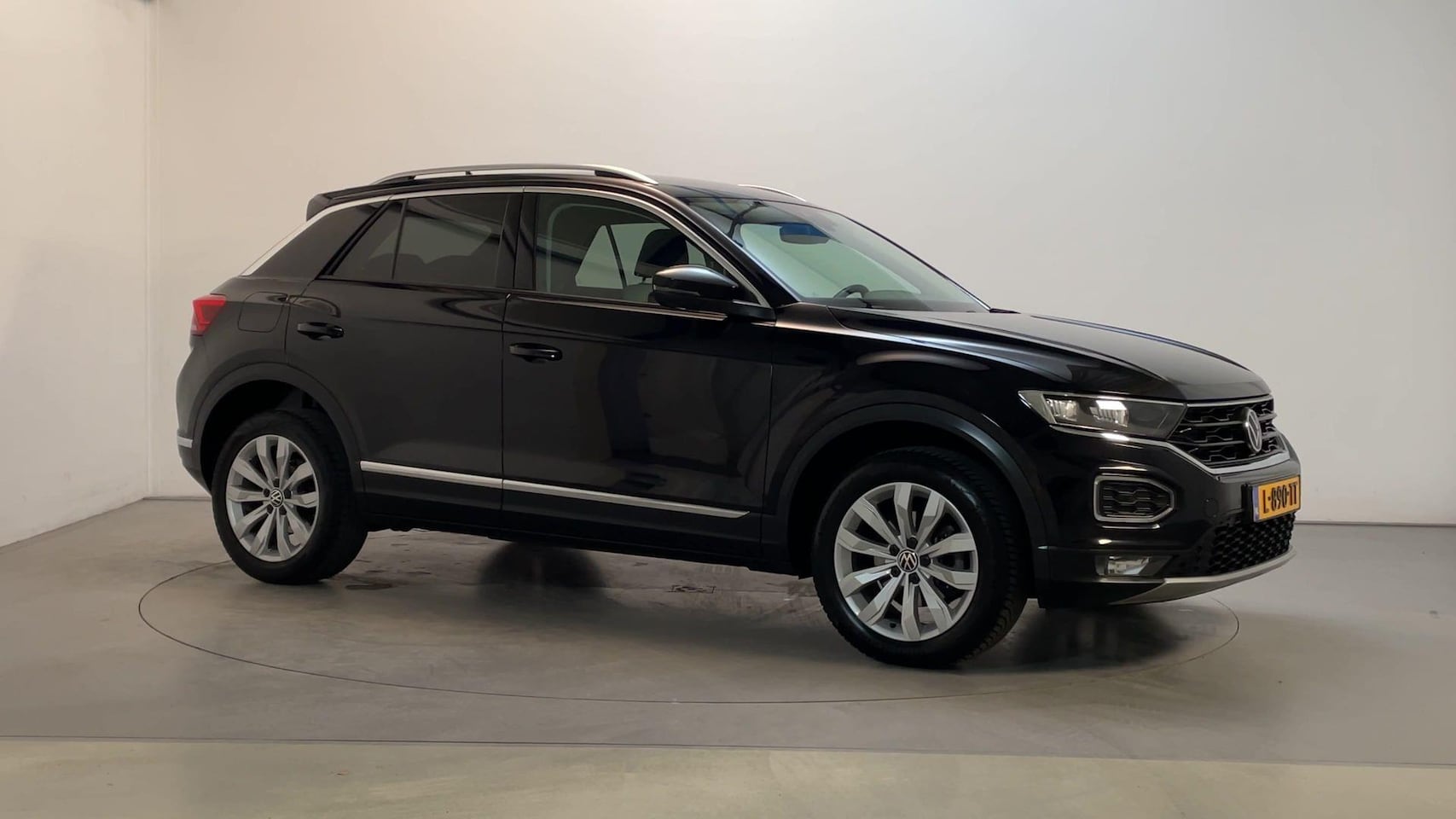 Volkswagen T-Roc - 1.5 TSI 150pk DSG Sport Virtual Cockpit Navigatie DAB+ Parkeersensoren - AutoWereld.nl