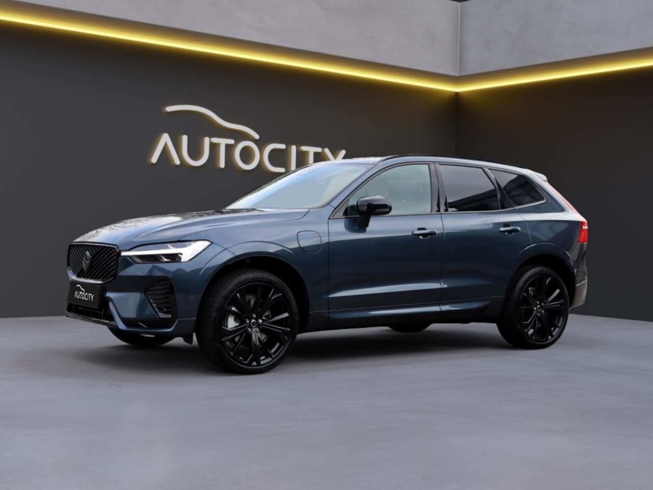 Volvo XC60 - MY26 T6 Plus Black Edition Recharge Plug-In Hybrid AWD Pano l Lo - AutoWereld.nl