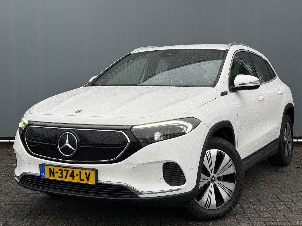Mercedes-Benz EQA - BJR 2021 250 191 PK Business Solution Luxury 67 kWh LEER | STOELVERWARMING | CAMERA | AMBI - AutoWereld.nl