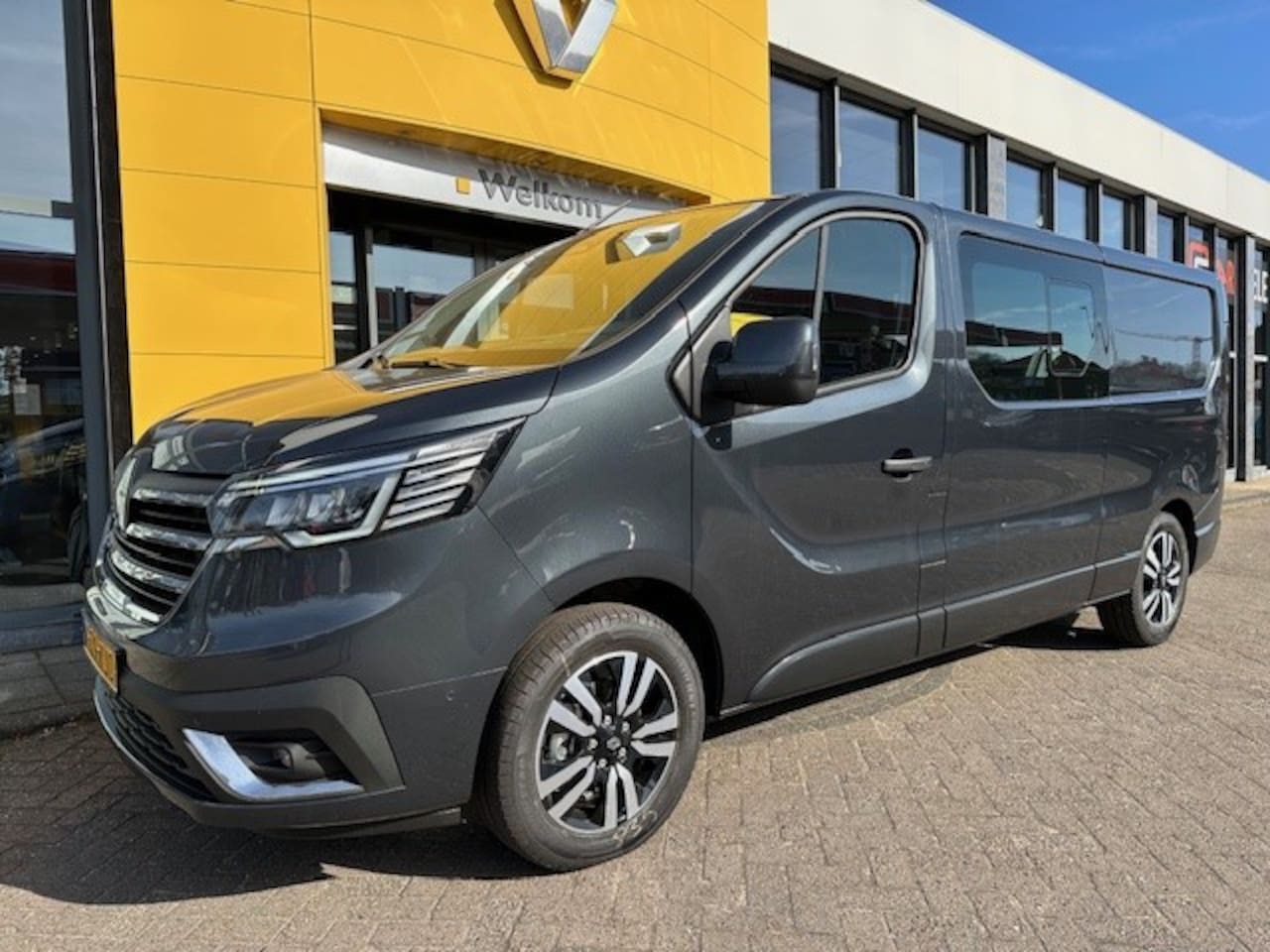 Renault Trafic - 170PK L2H1 Extra DC DUBBEL CABINE / GEEN BPM!!/ NAVI / CAMERA - AutoWereld.nl