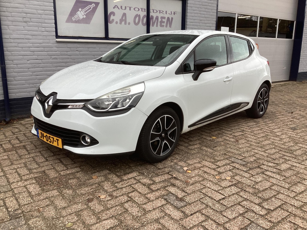 Renault Clio - 0.9 TCe Eco2 Expression Met garantie navigatie mistlampen 16 inch lichtmetaal cruise - AutoWereld.nl