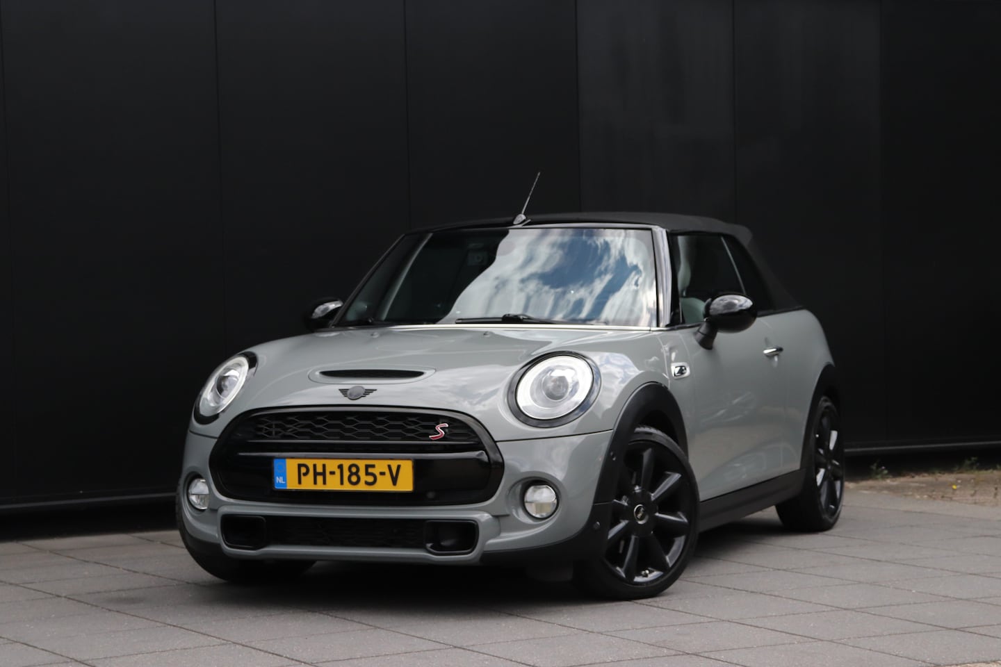 MINI Cabrio - Cooper S Mini 2.0 Chili Serious Business 192 PK | LEDER | STOELVERW. | H&K | HEAD-UP | PDC - AutoWereld.nl