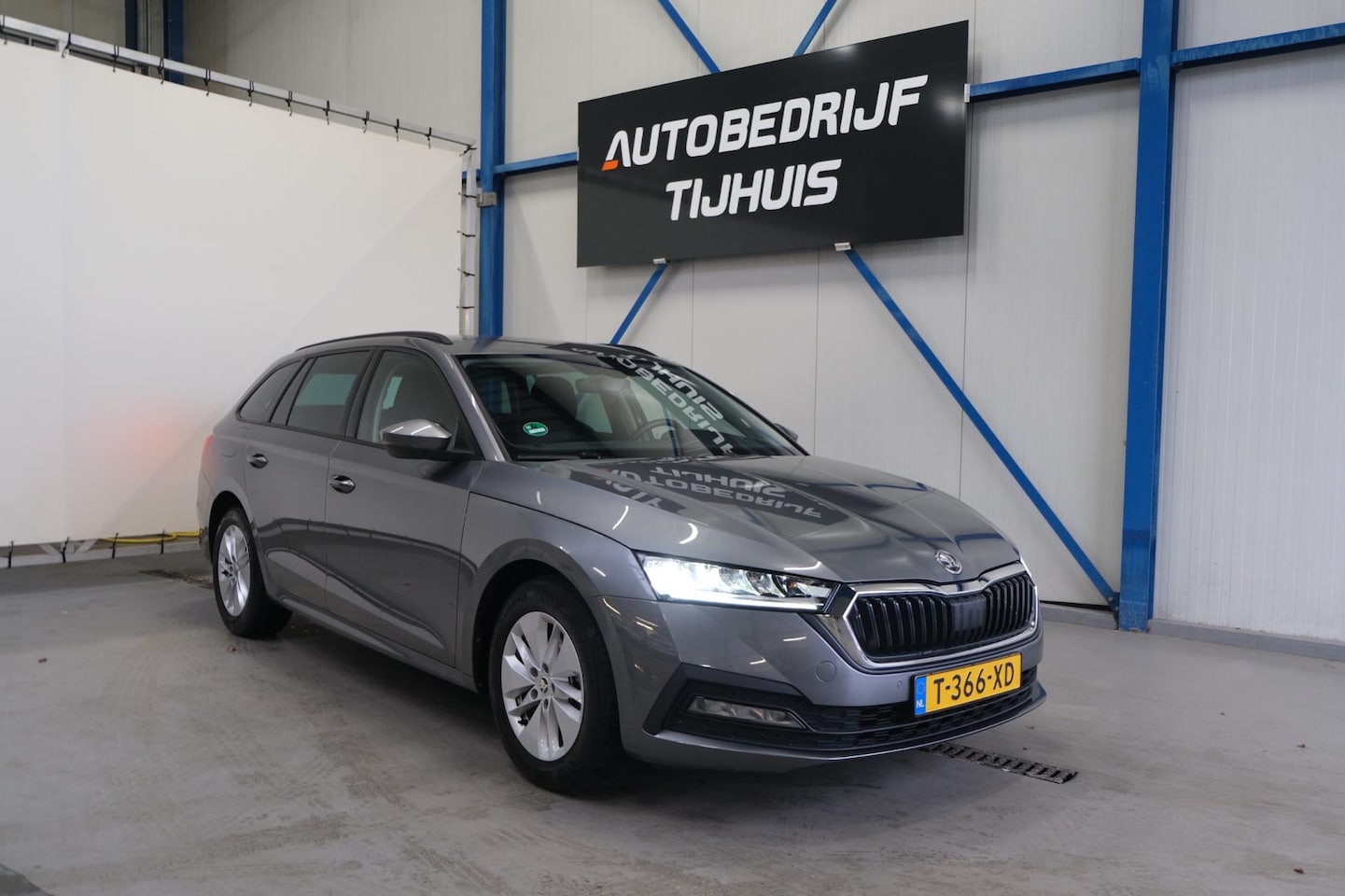 Skoda Octavia Combi - 1.0 e-TSI Ambition Automaat - N.A.P. Airco, Cruise, PDC, Navi, Virtual display, Trekhaak. - AutoWereld.nl