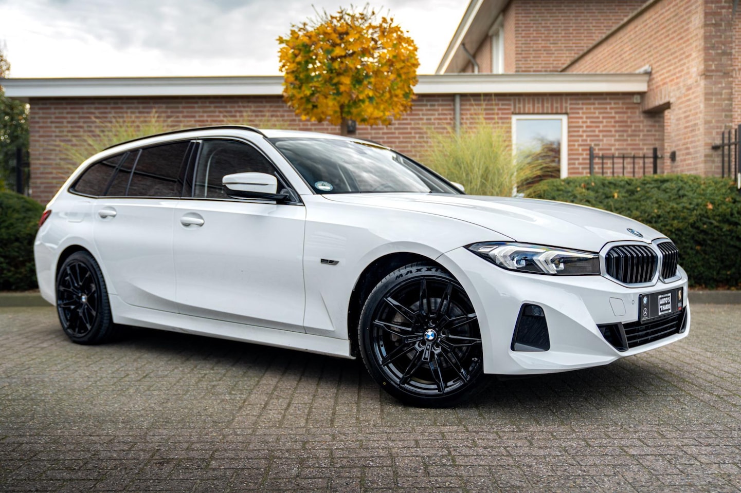 BMW 3-serie Touring - 320e MY 2023 204 PK 1e Eig Dealer o.h Stoelverwarming Carplay LED Head-Up 19' - AutoWereld.nl