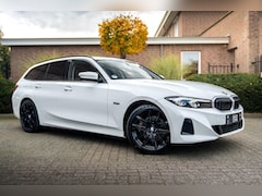 BMW 3-serie Touring - 320e MY 2023 204 PK 1e Eig Dealer o.h Stoelverwarming Carplay LED Head-Up 19'