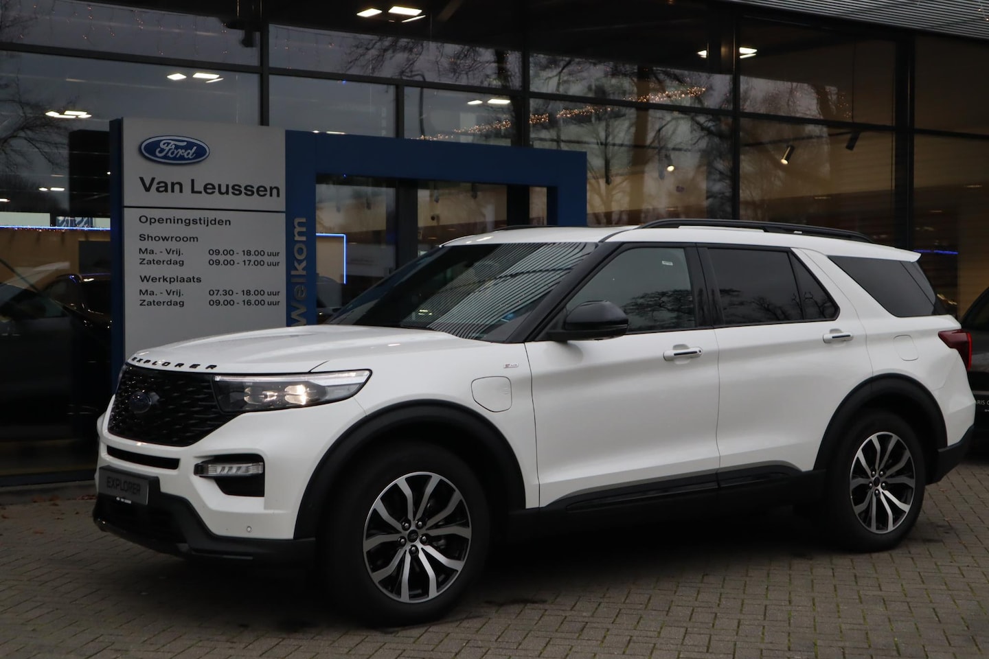 Ford Explorer - 3.0 V6 PHEV 457PK ST-LINE PLUG-IN 7-PERSOONS AFN-TREKHAAK PANORAMADAK 20"LM-VELGEN MEMORY- - AutoWereld.nl