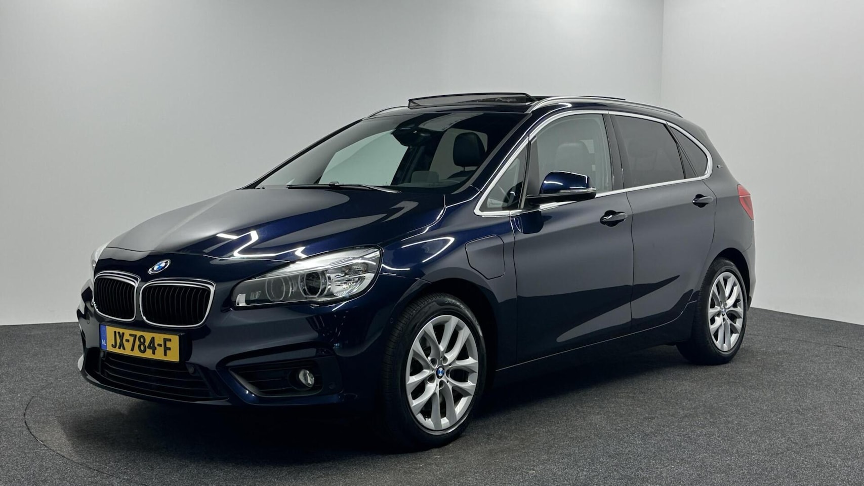 BMW 2-serie Active Tourer - 225xe Centennial High Executive PANO LEER HEAD UP. - AutoWereld.nl