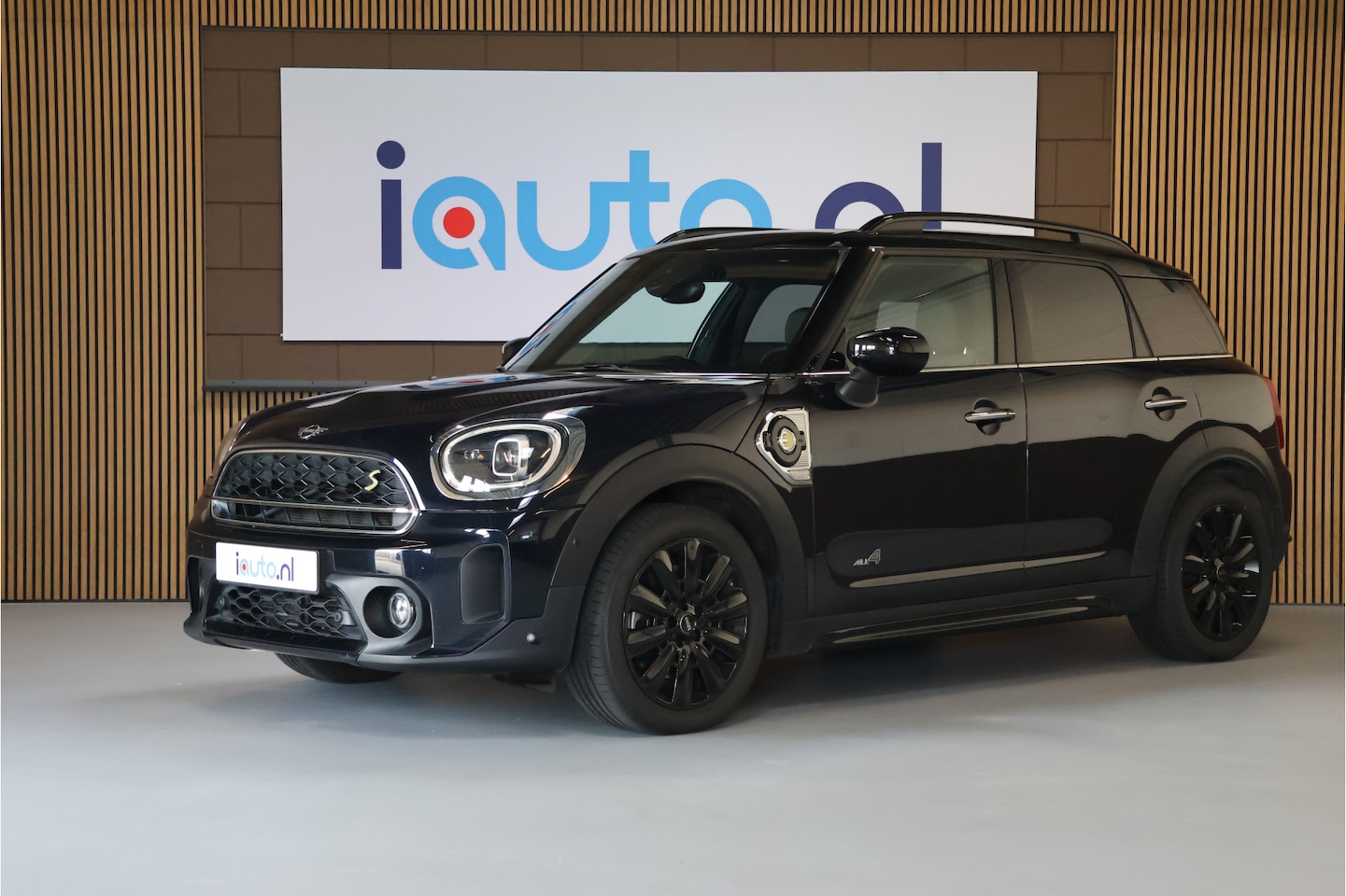 MINI Countryman - Mini 2.0 Cooper S E ALL4 Yours Pano/LED/HK/Leder/Camera/Keyless/Elek. stoel/ACC/18" - AutoWereld.nl