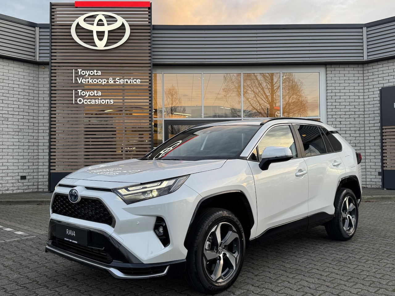 Toyota RAV4 - 2.5 PLUG-IN HYBRID 300 AWD DYNAMIC NIEUW & DIRECT LEVERBAAR!! NAVI KEYLESS 1500KG TREKGEWI - AutoWereld.nl
