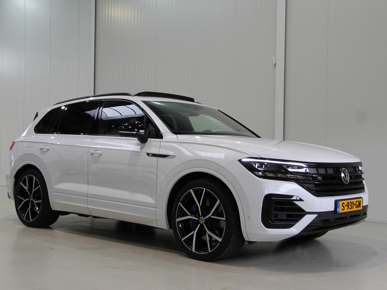 Volkswagen Touareg - R 3.0 TSI eHybrid 462PK | Full option | Garantie 02-2026 - AutoWereld.nl
