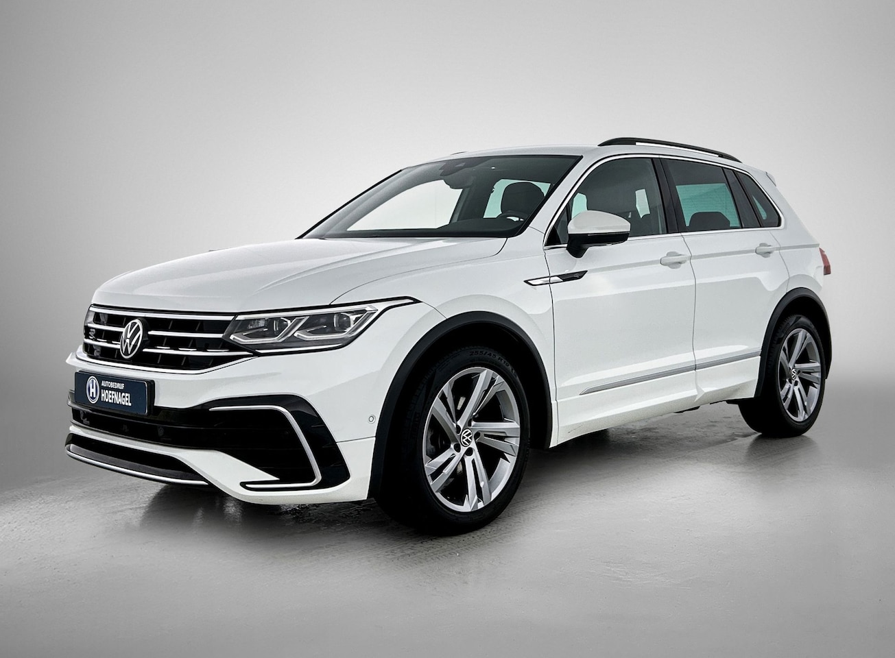 Volkswagen Tiguan - 1.5 TSI R-Line | Camera | Adaptive Cruise | CarPlay | Virtual Cockpit - AutoWereld.nl