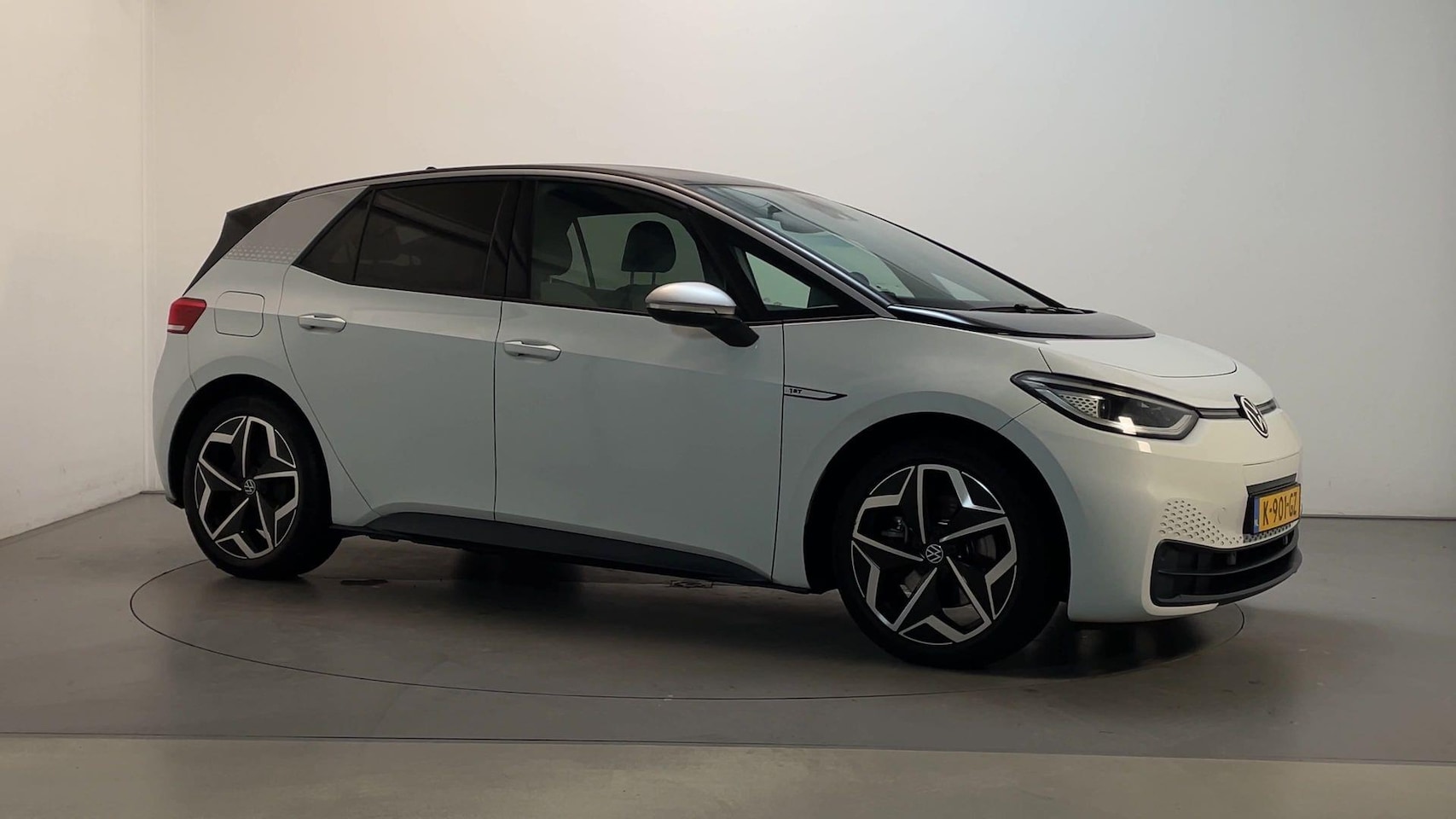 Volkswagen ID.3 - First Plus 58 kWh LED Stoelverwarming Camera DAB+ - AutoWereld.nl