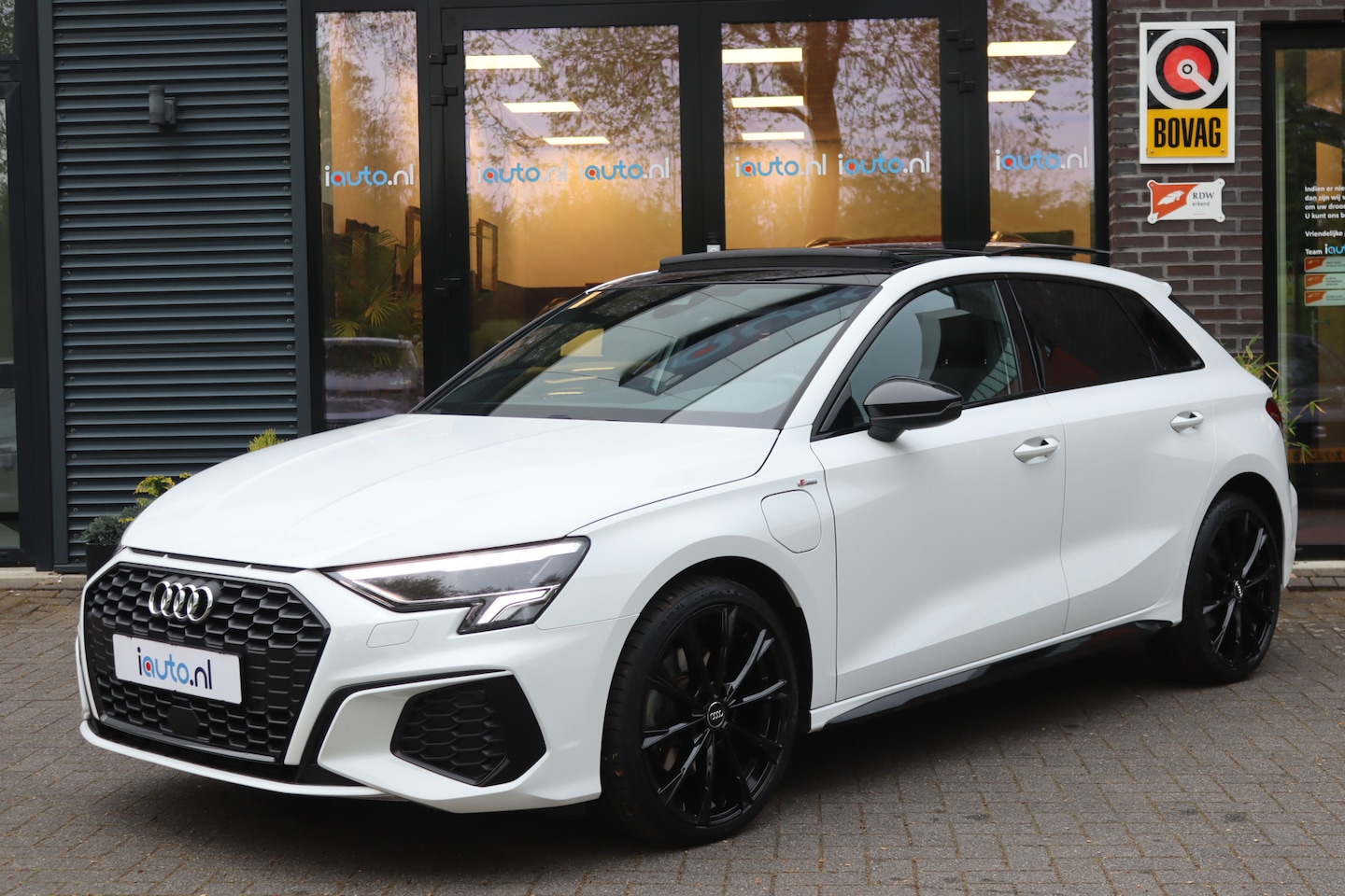 Audi A3 Sportback - 40 TFSI e S-Line Edition Black Optic Pano/LED Plus/B&O/Keyless/Virtual Cockpit/App-Connect - AutoWereld.nl