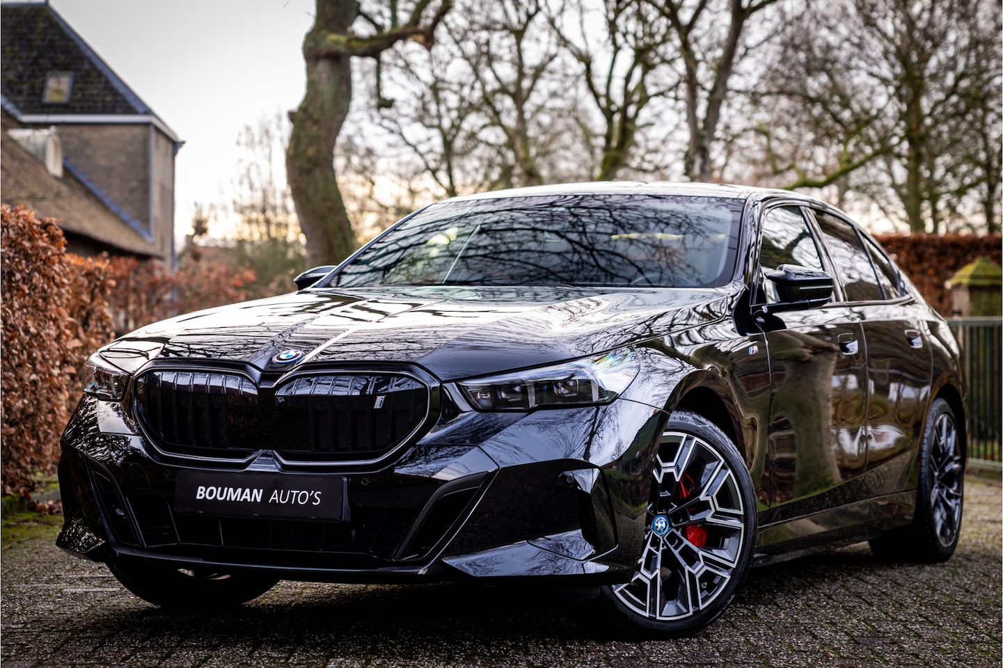 BMW i5 - xDrive40 84 kWh 4WD M Sport Pro Panorama 20" HUD ACC Trekhaak - AutoWereld.nl