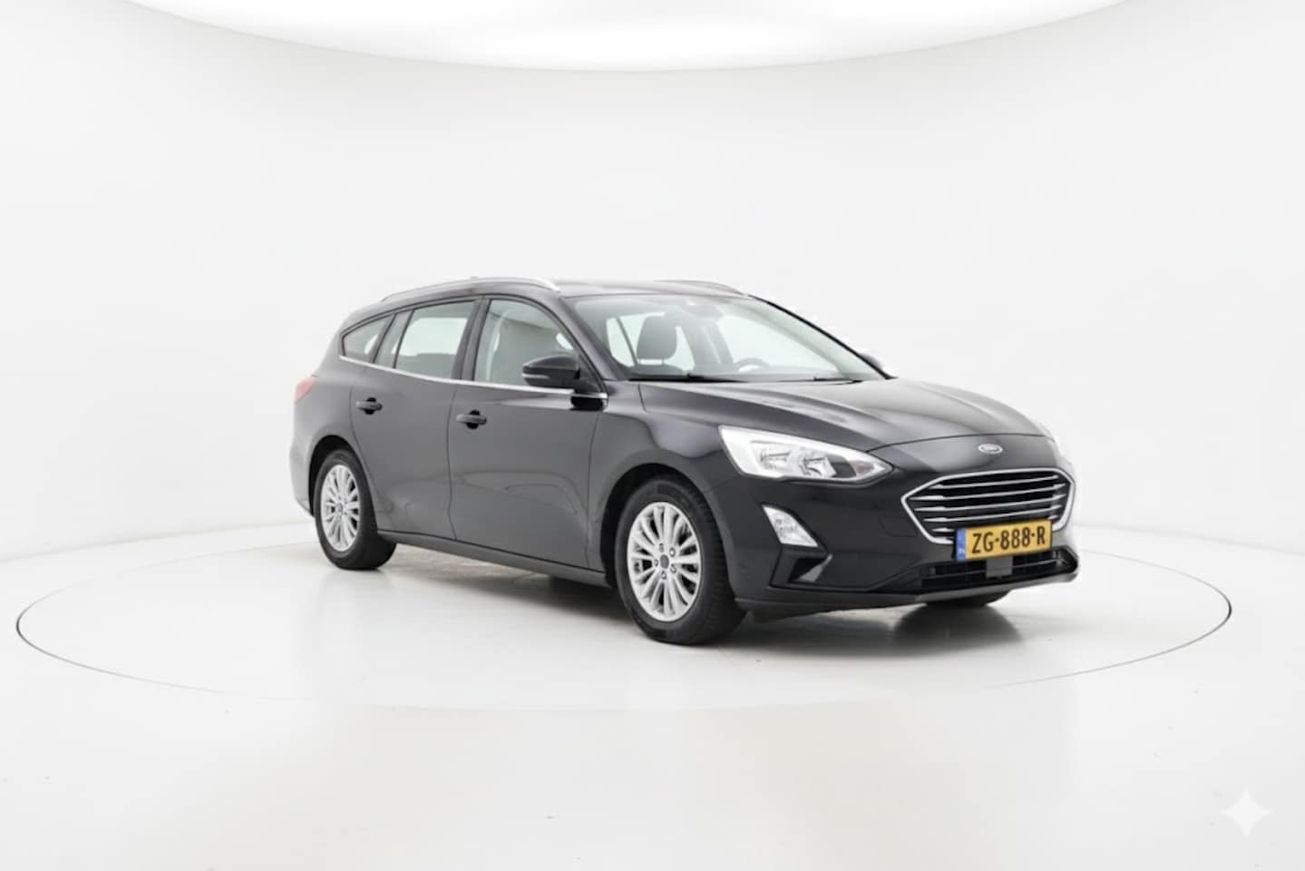 Ford Focus Wagon - 1.0 EcoB. Titanium | Geen import | Trekhaak | Nieuwe Distributie - AutoWereld.nl