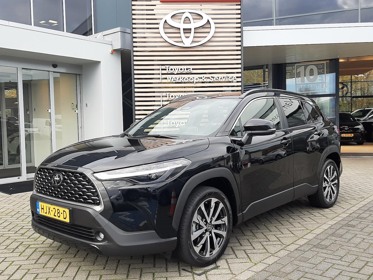 Toyota Corolla Cross - Hybrid 140 Dynamic NAVI LM-VEGEN AD-CRUISE APPLE/ANDROID DRAADLOOS-LADEN KEYLESS DAB+ - AutoWereld.nl