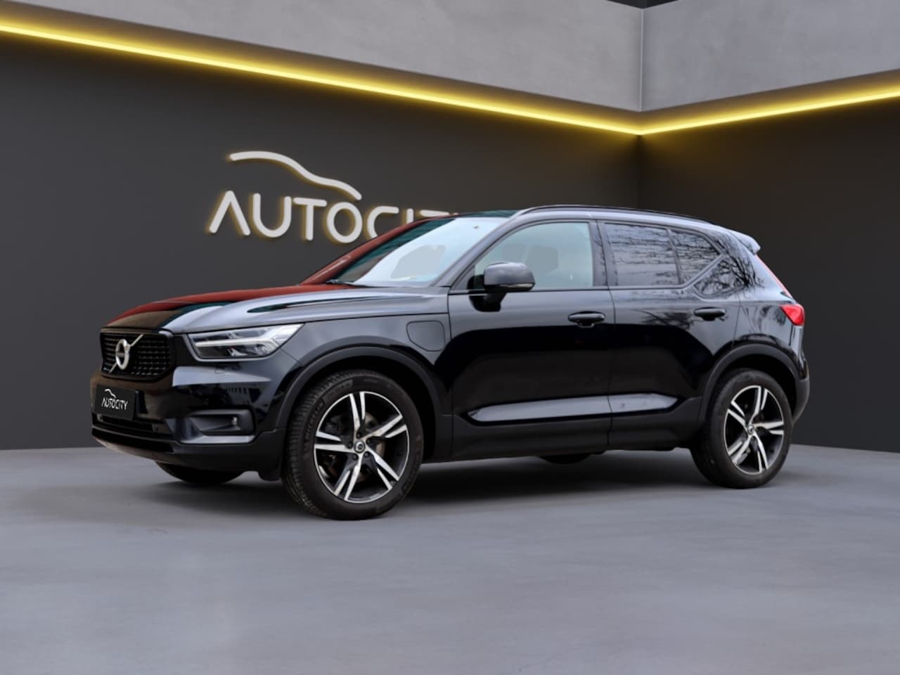Volvo XC40 - T5 R-Design Recharge PHEV Pano l Harman l Leder l Stoelverwarmin - AutoWereld.nl