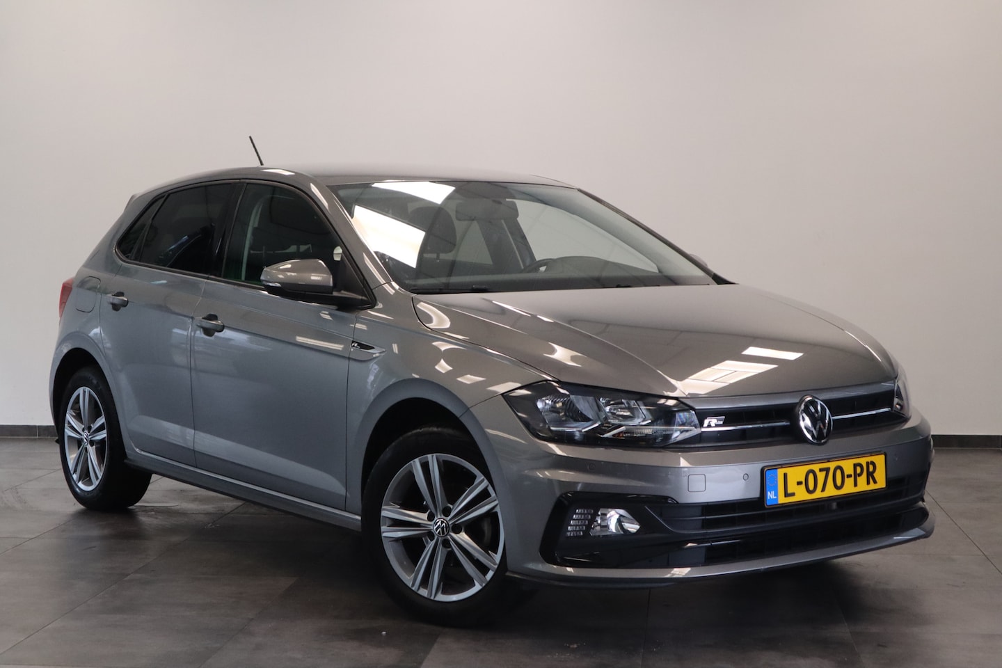 Volkswagen Polo - 1.0 TSI R-Line Edition ACC 16''lmv Navigatie 24 maanden garantie mogelijk (*vraag naar de - AutoWereld.nl