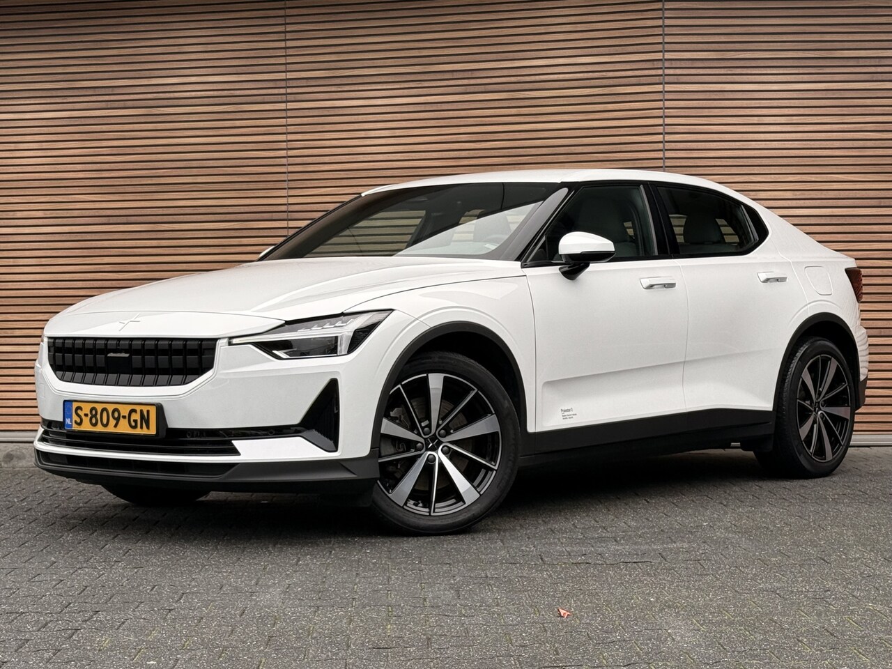 Polestar 2 - Standard Range Single Motor 64kWh 96.99%soh Navi / Carplay / Camera / Stoelverwarming / Me - AutoWereld.nl