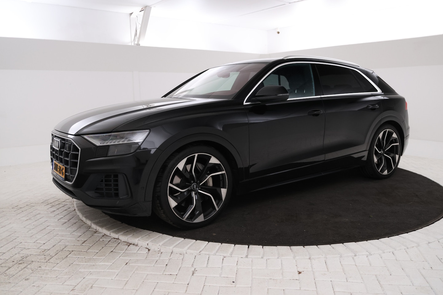 Audi Q8 - 55 TFSI e quattro Pro Line S-line, panorama,23 inch! climate, trekhaak - AutoWereld.nl