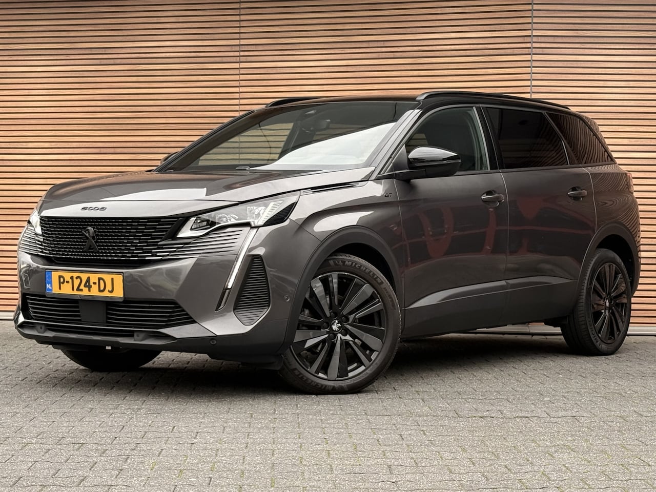 Peugeot 5008 - 1.2 PureTech GT Pack-Black Cruise control adaptief / Keyless start / Elektrisch bedienbare - AutoWereld.nl